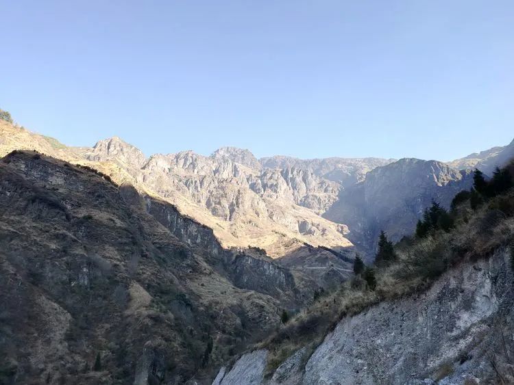 指南村|登顶东川小牯牛山——慈悲殿