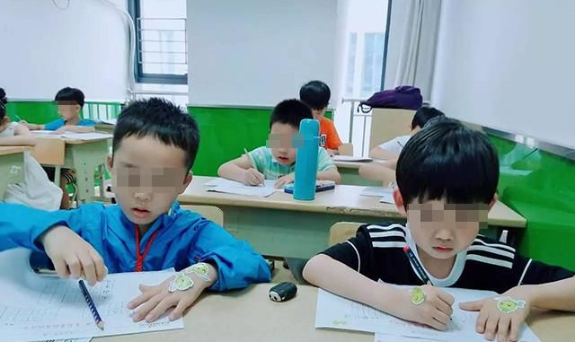 孩子上幼儿园大班，不提前学一年级课程，将来会落后同龄人？