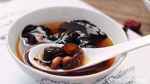 阿胶|女性可以不吃肉,4物一定要吃,去除老雀斑,补血比阿胶都好