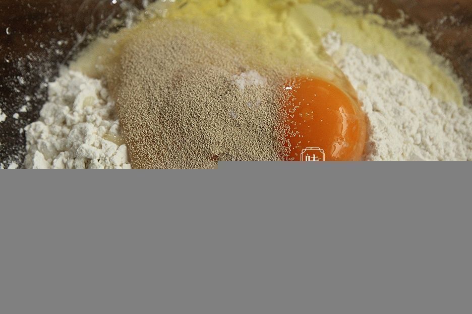 面包别再买了，自己在家做，不用烤箱不用水，松软香甜好吃不上火