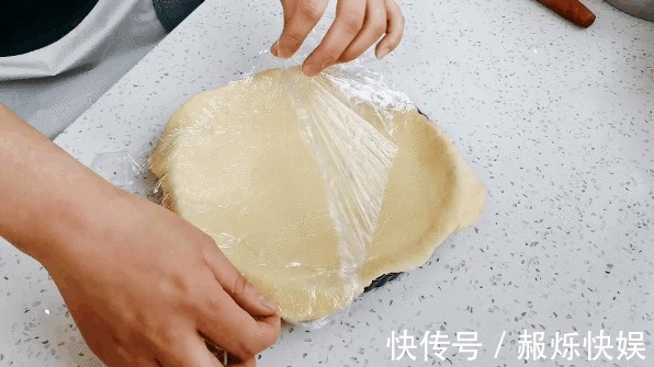 风味|家里有南瓜的来看看,教你做风味独特的紫薯南瓜派,比蛋糕都好吃