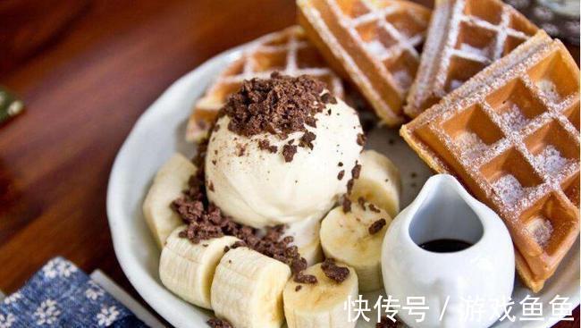 碳酸饮料|女性进入更年期还可以喝咖啡吗？提醒：避免衰老，这2物尽量少碰