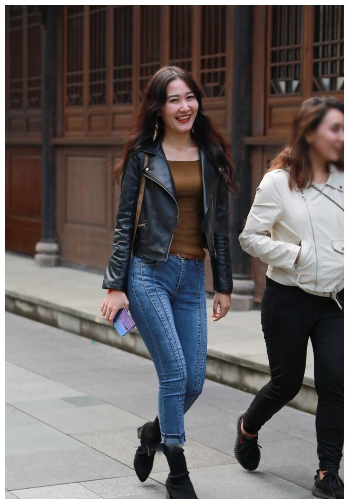 Ê®×ã|ºÚɫƤÒ´îÅäÅ£×пã, ÔñºÏÊʵĿã×ÓºÍЬ×Ó, Ë§ÆøÊ®×ã