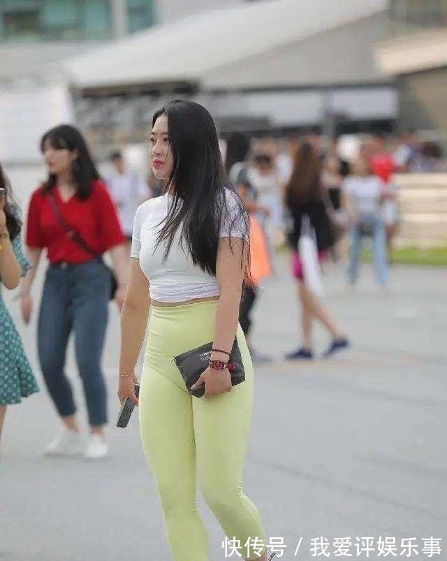 穿搭 低调洋气的瑜伽裤穿搭展现随意的姿态,气质女生都喜欢,经典耐看!
