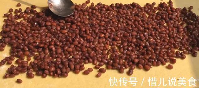 红豆又出新吃法,加一碗玉米面,简单一做,松软香甜,好吃不厌