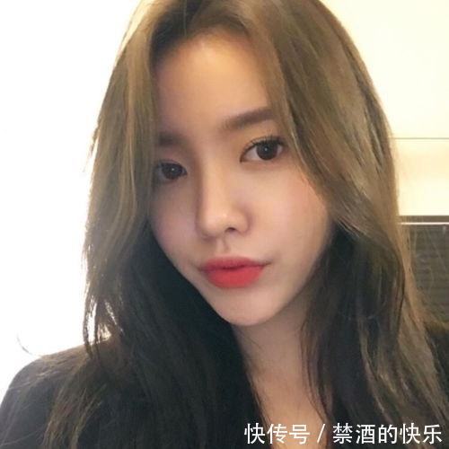 |【搞笑段子】这傻子敢在上路扶老人,你跟着他要穷一辈子