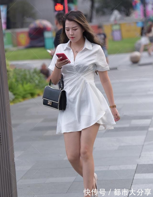 秋天 微胖女孩的初秋穿搭,简约白色衬衫裙搭配方扣高跟鞋,显时尚气质!