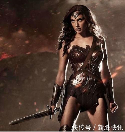 病态|“巨婴”试穿优衣库童装:病态“白瘦幼”画风作妖,是审美倒退?