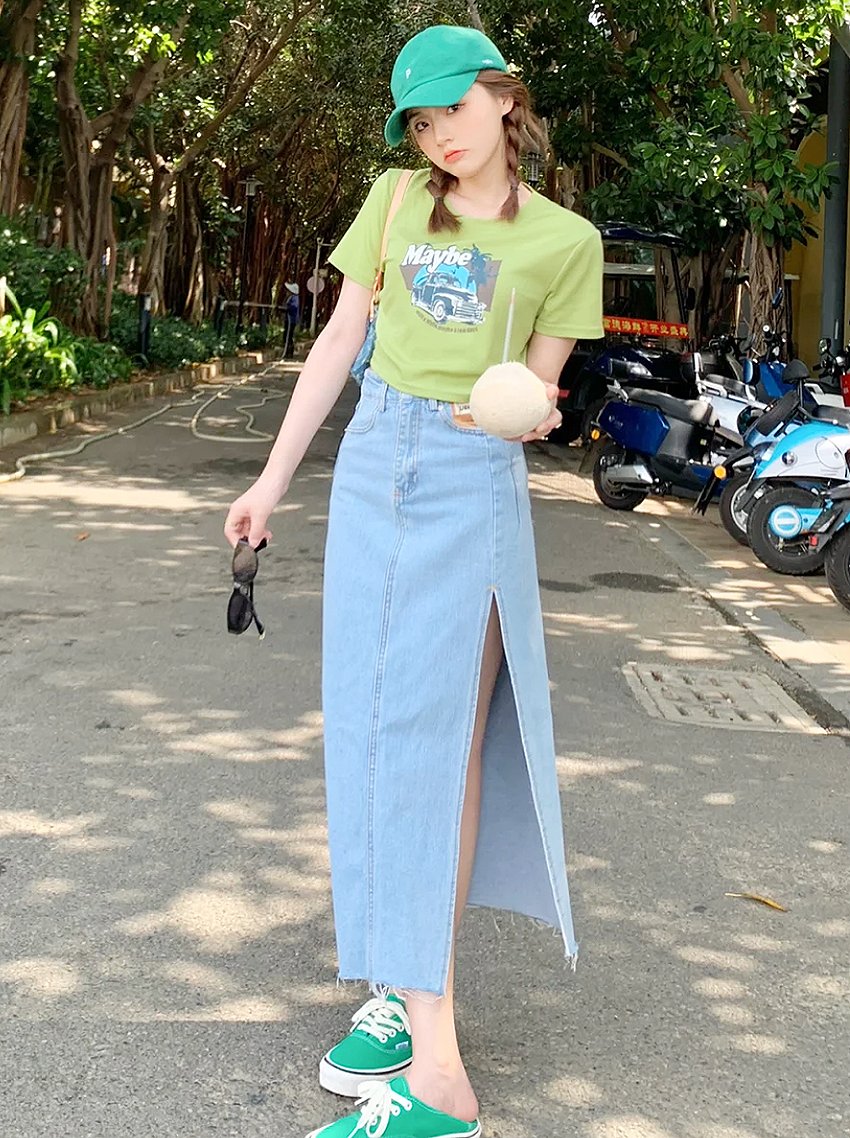 t恤|别再卷衣角了!今年流行“剪一刀”,显瘦时髦还高级