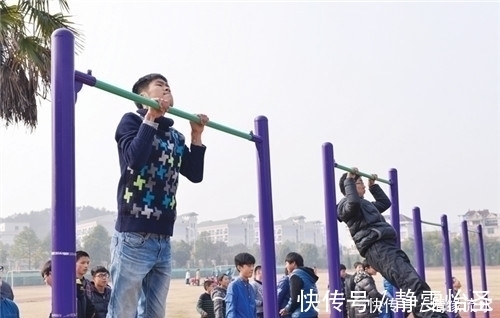 吊杠|怎样练习引体向上在三个月内才能达到100个？方法好意外！