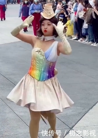 舞娘|杨超越孟美岐同届选手再就业,成迪士尼公园舞娘,落差巨大惹唏嘘