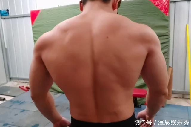 卧推|一个不练腿的健身人,N多年后,他会练成什么样子?