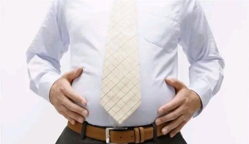 男性开始变老的时候，身体2个地方会“增大”，2个地方会“缩小”