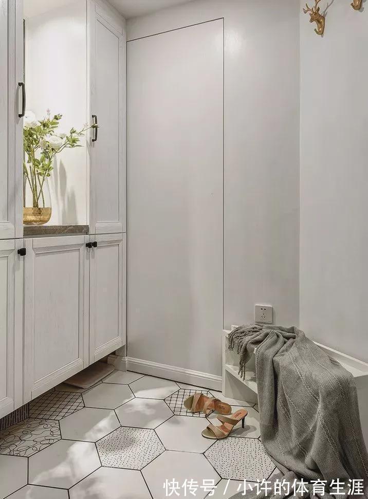 地砖|147㎡美式小豪宅,玄关六边形地砖美极了,原木餐厅低调大气