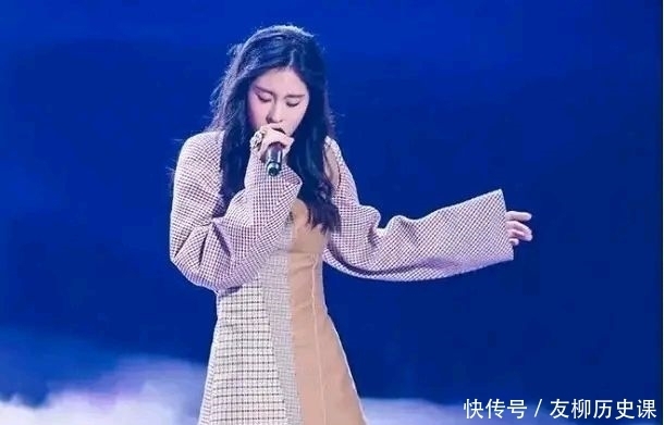 周深大火,张碧晨未婚生子:一个64强一个冠军,两人发展却相反