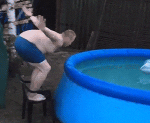 |搞笑GIF:伤害性不大 侮辱性极强的瞬间