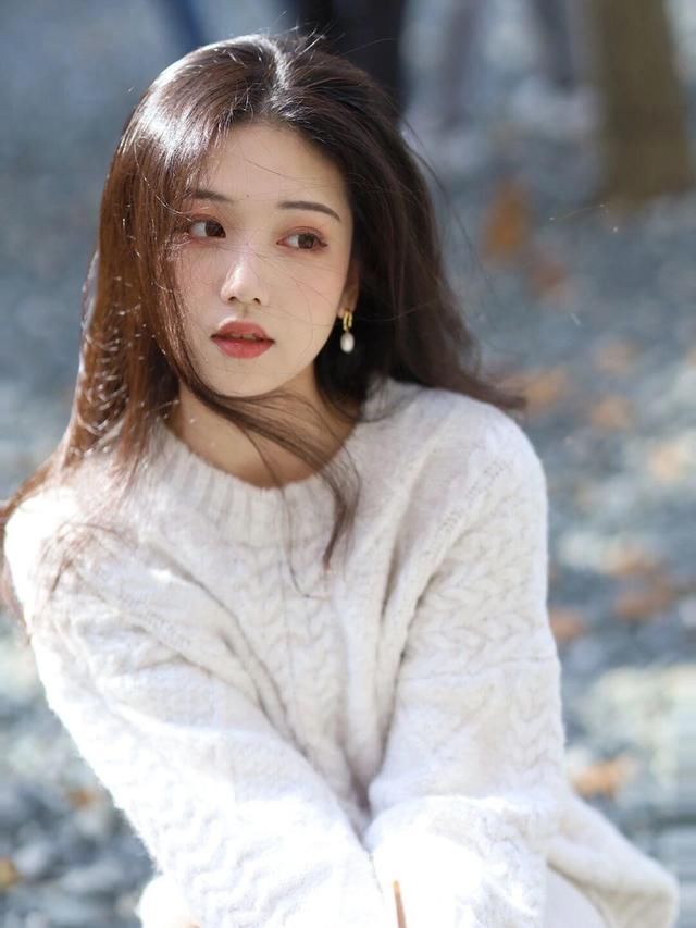 实用 毛衣才是冬季的必备单品，为你分享几个实用款，百搭温柔又显气质