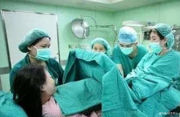 孕检|孕妈怀上双胞胎,全家兴高采烈,检查后医生却说那不是孩子!