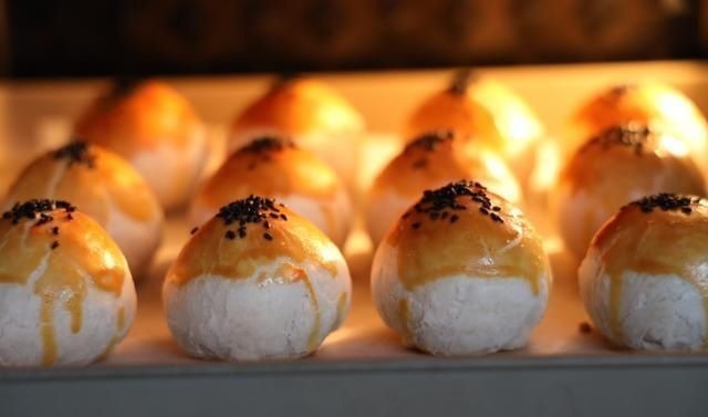 外面一个要8块钱，自己在家做好吃无添加，咬一口酥得掉渣，太香