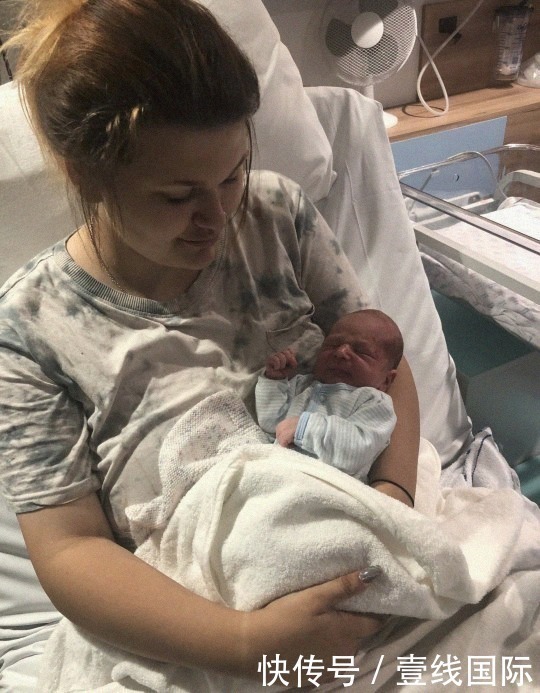 马桶|英姑娘蹲马桶感觉排便费劲,一使劲竟生出宝宝!三天前才知已怀孕