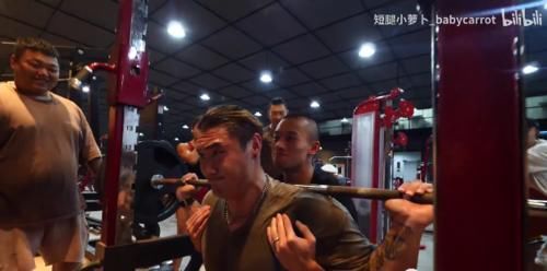 结果|他们挑战了鹿晨辉的深蹲训练,结果...