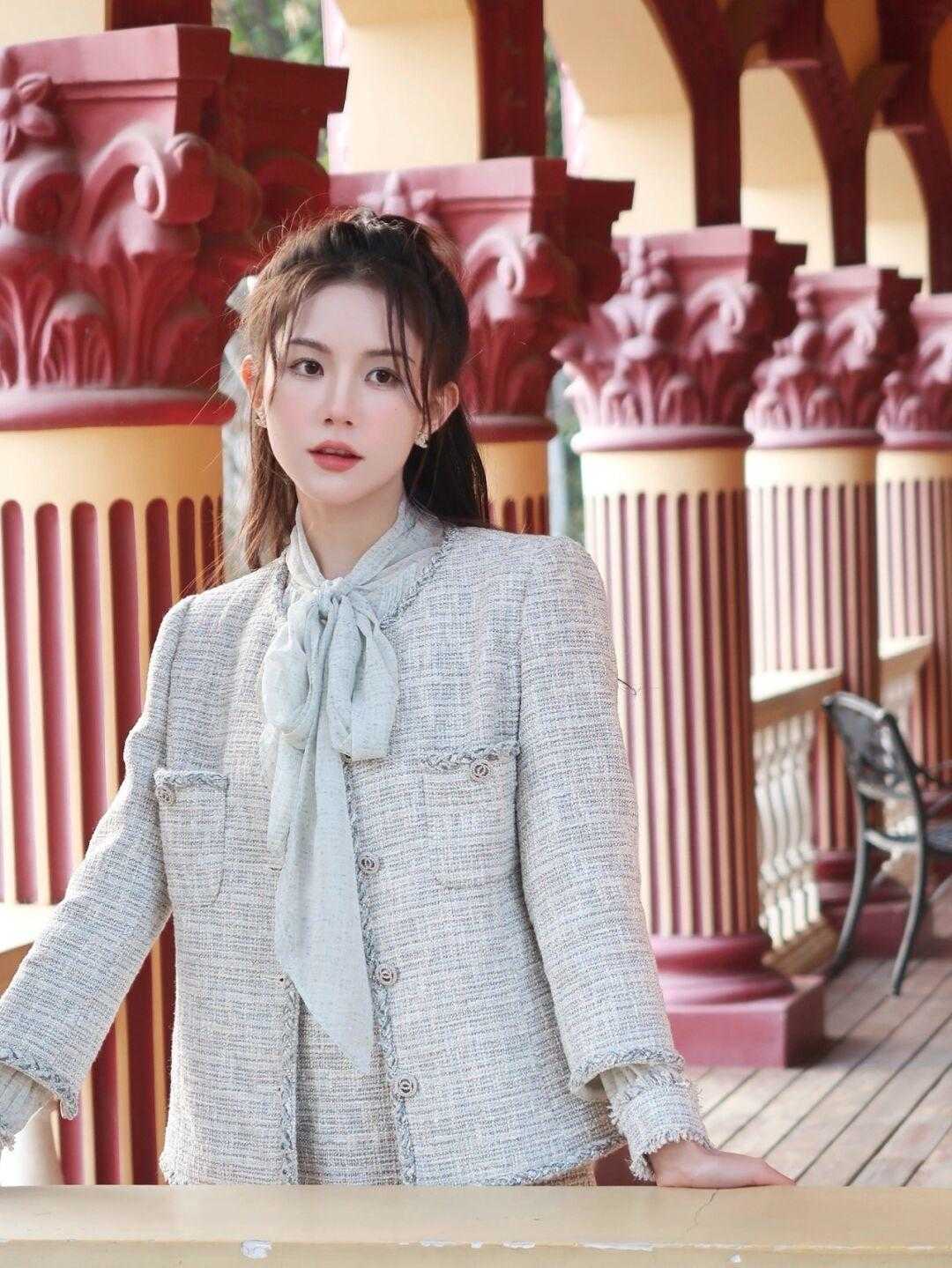 香风|日常穿搭技巧分享,高腰牛仔裤搭配小香风外套,让你美出新高度!