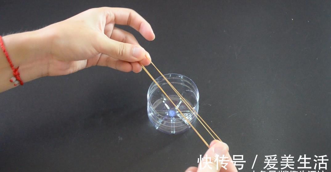 橡皮筋绑在塑料瓶上太厉害了, 解决了很多家庭的烦恼, 看完赶紧试试