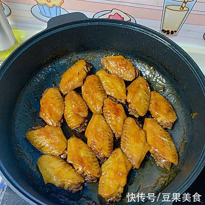 #一学就会快手菜#不用焯水 不用腌制 超快手的可乐鸡翅