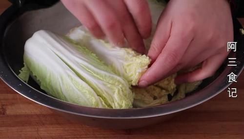白菜别再炖了，教你秘制新做法，实在太香了，出锅2分钟就扫光