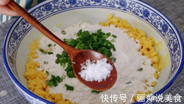 玉米面懒人早餐饼,比手抓饼简单好吃,学会了早餐天天不重样,香