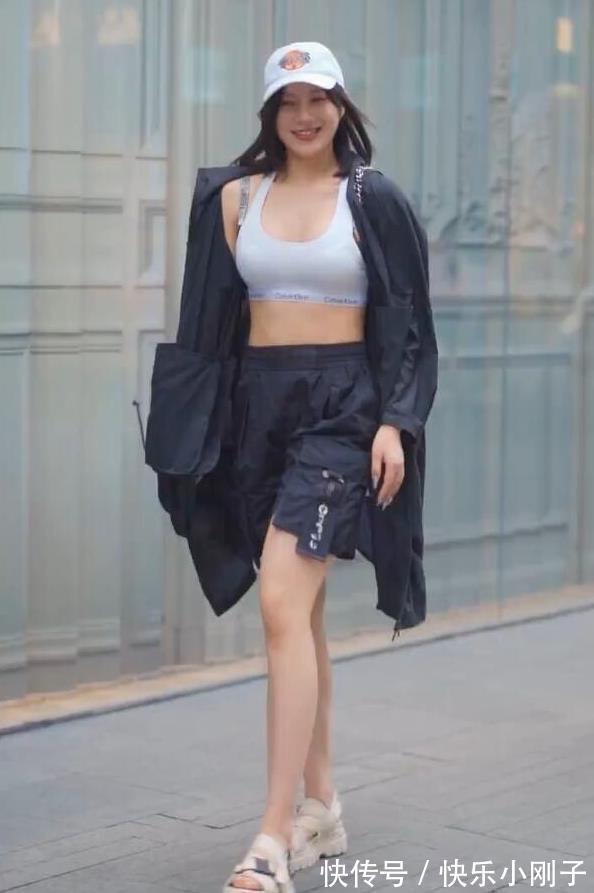 小蛮腰 美女的高级感让我很是自卑,清新又有个性,轻松打造“学生”形象