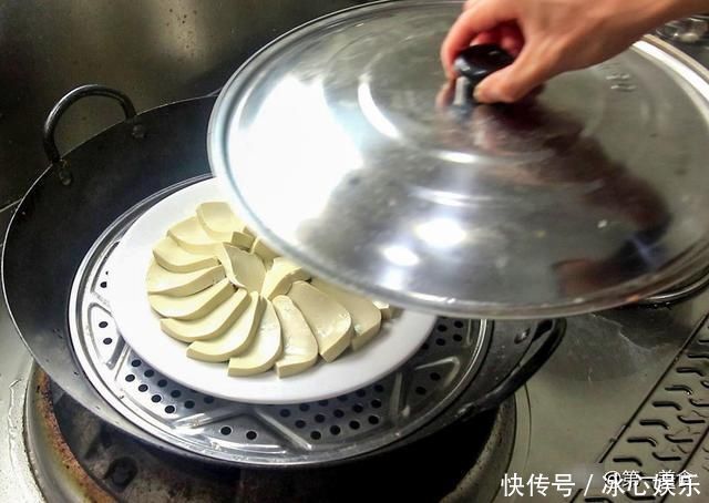 这样做出来的蒸豆腐又香又嫩,营养价值丰富