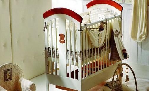 绳带|小小婴儿床，处处隐患大，新手父母需要注意的几个“危险”角落