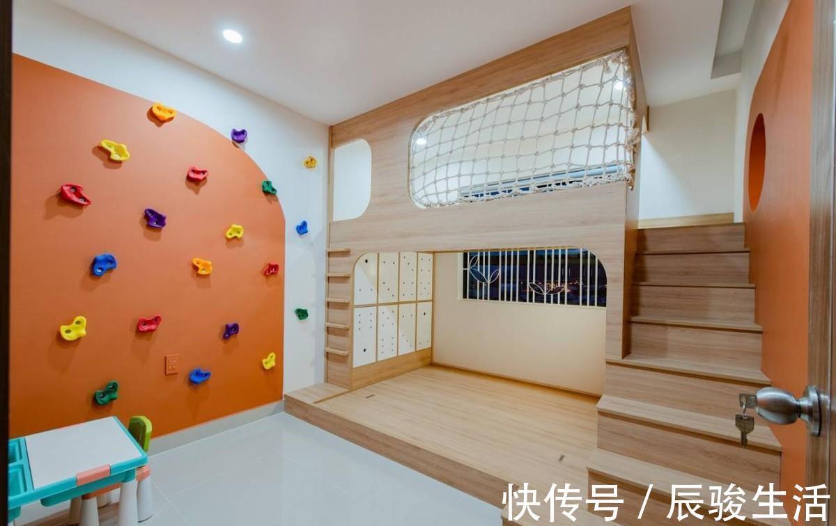 客厅|78㎡“去客厅化”，扔掉沙发靠墙打5cm高地台，一家5口越住越宽敞