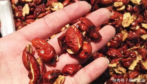 气血不足,人易老没事按按“补气血”穴位,通经络,气色好起来