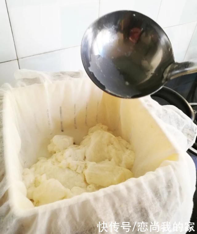  快过年啦!自制豆腐豆香味更浓，过年家里聚餐做菜也方便!