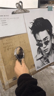 |搞笑GIF:扎心了 遇到这种情况 先捂住膝盖还是先捂脸