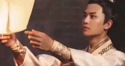 陌上花开@他妻妾成群,却写下了只有9个字的情书,越读越流泪