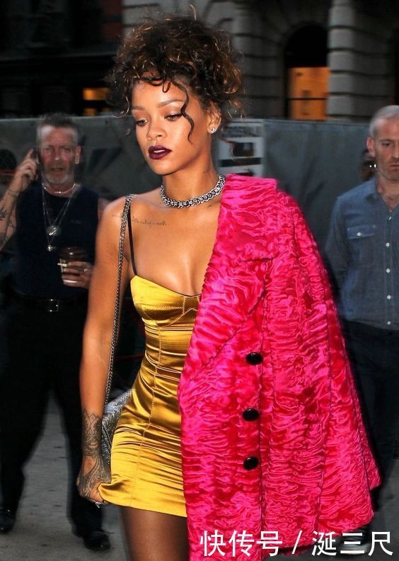 全球最有钱的NBA女球迷,拥有身家6亿美金,主业是卖化妆品?