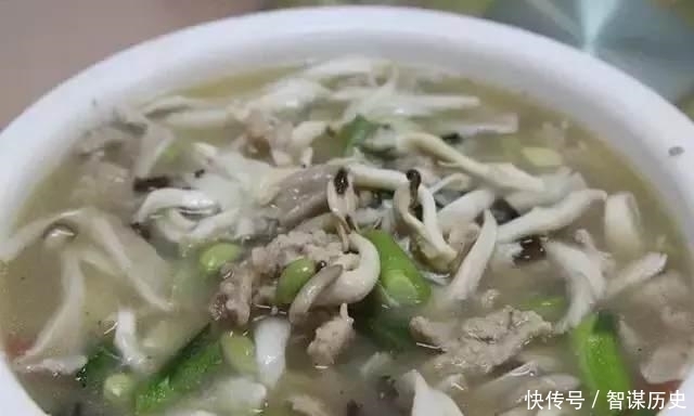 农村|废弃草窝里长出来的美味，这美食农村经常吃！想知道是什么味吗？