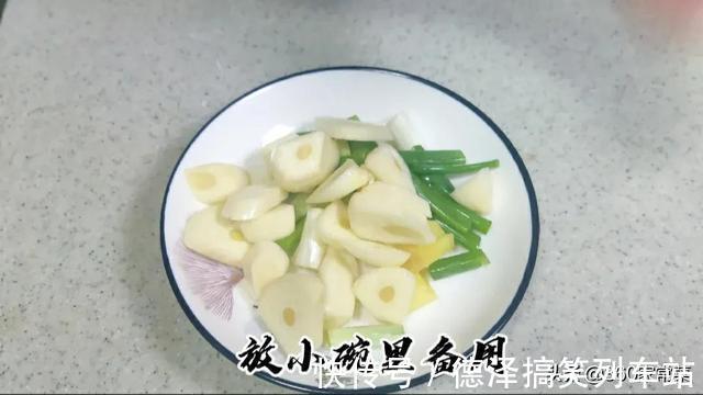 多汁|吃了几十年鸡翅，没想到还能这样做，鲜嫩多汁又简单，吃的太过瘾