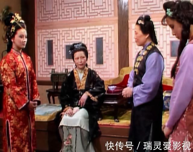 抄检大观园&《红楼梦》贾家的没落：贾母吃饭，锅里再也舀不出一碗红稻米饭