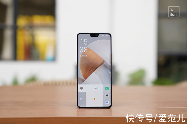 暖金|vivo S12 Pro 图赏：vivo 最薄的曲面屏手机，不止擅长自拍