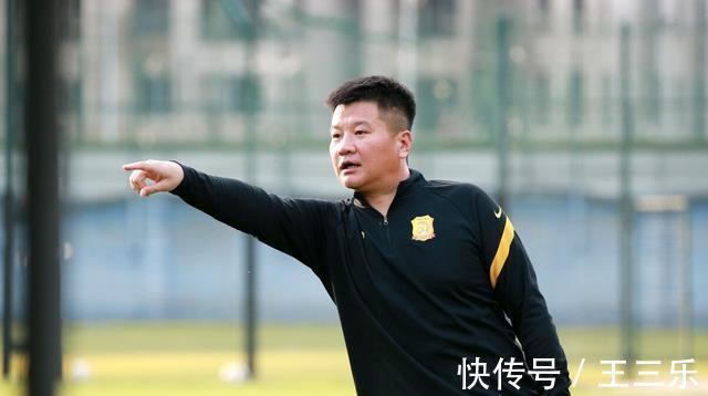 武汉队|前鲁能金靴退役后迎来质变,如今成中超名帅,表现赢得认可