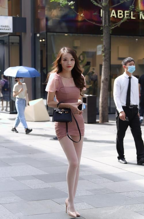 女孩子不怕瘦，只要腿够长一样可以很惊艳