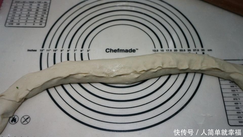 不用|自制的手抓饼层次多,外焦里嫩、葱香浓郁,一人一张不用炒菜了!