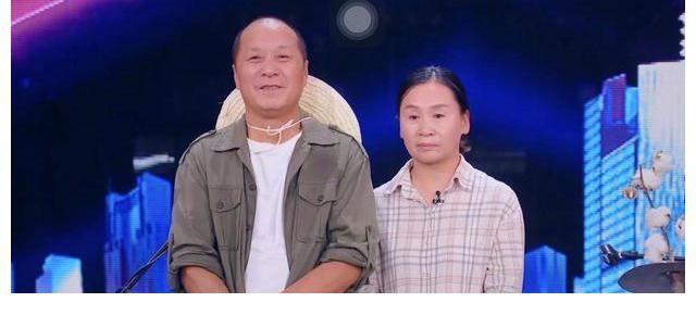 农村大叔用“破烂”表演，评委惊艳：邓紫棋落泪，谢霆锋登台点赞