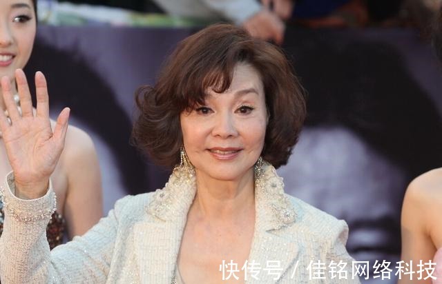 打理 年过七十就别再纠结要不要染发,显老的不是白发,是不适合的发型!