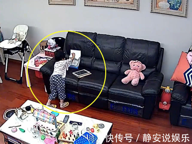 妈妈|妈妈出差后太想女儿，就打开家中监控，接下来的画面妈妈泪目