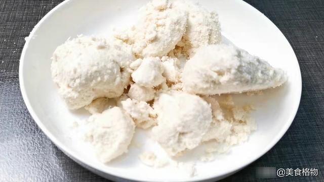 黄豆浆里加1勺白醋，瞬间变豆腐，简单无添加，比买的要营养健康